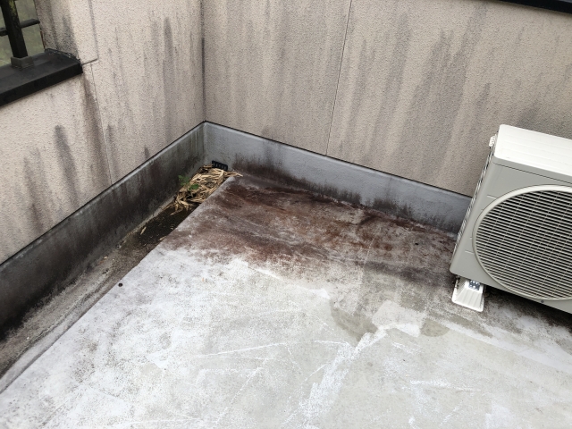 雨漏りの原因|ベランダ防水工事施工前